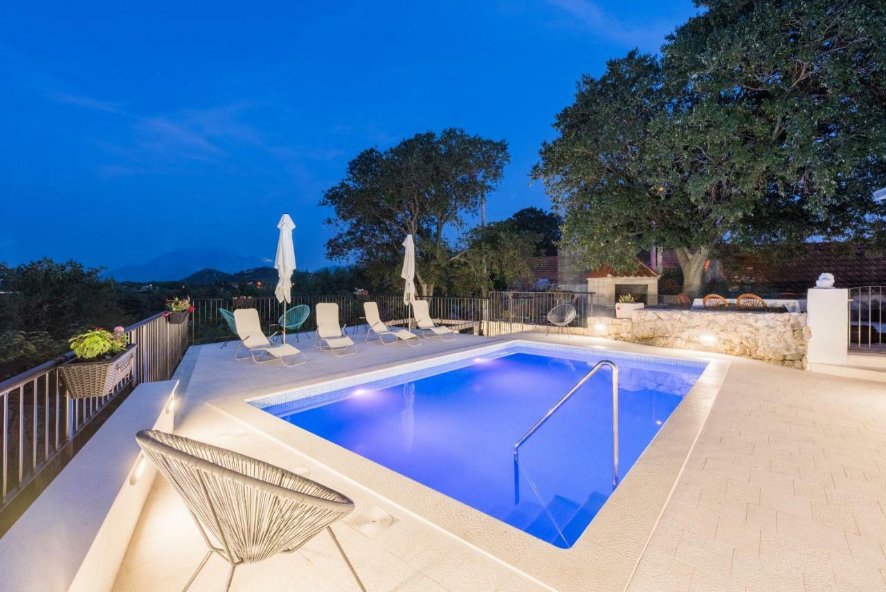 Holiday home Jj Omis